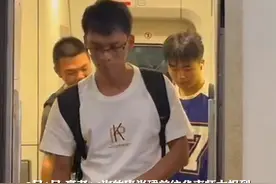 9月1日，#唐尚珺赴华南师大报到 ，#唐尚珺抵达广州被旅客认出 ，#唐尚珺10年前曾来广州打工 ，当年他被西南政法录取但未就读。视频封面