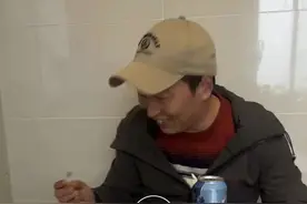泰州急寻：中年男子走失，患精神障碍，戴卡其色鸭舌帽，穿黑白红条纹毛衣图片