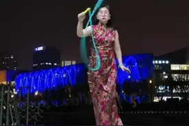 “国风”花式跳绳！女子穿旗袍跳绳，优雅又自信！ 视频封面