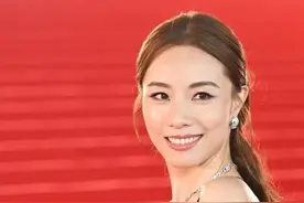 邓丽欣官宣新恋情，与方力申复合无望，男友长相酷似Rain #邓丽欣视频封面