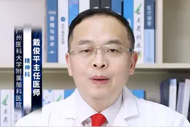 抑郁症睡眠障碍吃什么药？ #涨知识 抑郁症是以持续性心境低落为主要表现的精神心理疾病，典型抑郁症睡眠障碍表现为失眠、早醒等为特征性症状。此时建议患者及时到医院就诊，可以口服苯二氮䓬类药物、抗抑郁药物、新型抗失眠药物、三环类药物等。
第一、苯二氮䓬类药物：如地西泮、氯硝西泮、三唑仑等药物，可以起到镇静、催眠作用，对于抑郁症伴睡眠障碍患者服用后可缓解症状；
第二、抗抑郁药物：对于相对较严重的抑郁症伴有睡眠障碍的患者，一般首选抗抑郁药物，如米氮平、阿戈美拉汀等药物。此种药物对抑郁症引起的睡眠障碍效果较好。也可选择性5-羟色胺再摄取抑制剂，如盐酸舍曲林、盐酸帕罗西汀等，主要作用是抗抑郁。此外，5-羟色胺受体拮抗剂，如盐酸曲唑酮等，起效比较快，安全性也相对较高，可以缓解抑郁以及睡眠障碍等问题；
第三、新型抗失眠药物：临床上也可以单纯治疗失眠，通过改善睡眠调节抑郁、焦虑情绪，常用药物主要包括右佐匹克隆等；
第四、三环类药物：如盐酸阿米替林等，也具有镇静催眠作用，可以用于抑郁伴睡眠障碍患者；
第五、其他药物：对于轻度抑郁症引起的睡眠障碍，一般可以口服中成药物治疗。
综上所述，抑郁症睡眠障碍可以选择的药物种类较多，患者需要在医生评估下，观察抑郁症病情具体程度并应用相应药物，而不建议自行盲目选择药物。#硬核健康科普行动  @创作灵感小助手视频封面