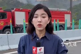 10月28日江门市应急管理局发布火情通报：10月28日0时20分，开平市月山镇高速收费站出口草地起火，由于现场风力较大，草地火势蔓延到附近山坡。截至28日14时30分，火势已初步控制，周边无重要设施，火灾暂未造成人员伤亡，过火面积待统计。截至28日14时30分，共有11支专业救援队、12支半专业队及民兵力量约600人陆续参与扑救，省应急管理厅派遣的应急救援直升机到达现场参与救援。（广东台记者赵畅）视频封面