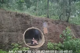 女人徒步发现山洞 将其改造后作为庇护所居住一晚#荒野建造 #解压视频封面