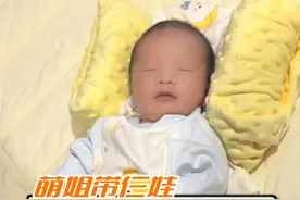 3个动作缓解宝宝肠胀气！#育儿经验分享 #人类幼崽 #萌姐带仨娃 #做抚触的宝宝视频封面