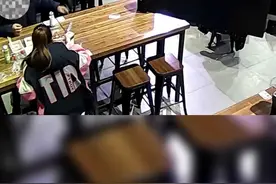 近日，江苏一男子多次带女友到盒马吃饭，利用自助结账钻空子逃单，结果...#社会百态 #不可思议  视频封面