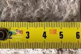#湖北武汉 楼上为装地暖刨地6公分，楼下天花板开裂，业主讨说法。物业：存在违规铲地坪行为。#湖北dou知道 视频封面