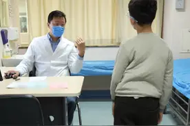 12岁男孩先天性肌肉病，后背弯曲，走路无力 #神经肌肉型脊柱侧弯 #脊柱侧弯视频封面