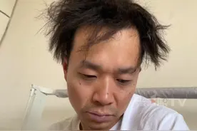 #健身教练带娃后变身潦草小狗 ，因心疼妻子生产不易，健身教练利用下班时间带娃，四个月的时间就被自家“小棉袄”熬得不修边幅……视频封面