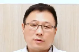 头发越来越少怎么预防？皮肤科医生教你正确应对#秃头 #科普 #头发 #米诺地尔酊视频封面