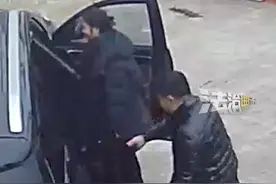 春节假期结束 留守女孩和爸妈在车上“玩躲猫猫”在外打工 不得不用这种办法离开孩子 网友：看她小小一个望向父母的身影视频封面