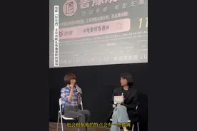 之前邵艺辉就发现钟楚曦做很多表情都很好看“这不科学！”“我在镜头里认真观察她各种角度的脸，都不够丑”。所以这一次就让钟楚曦做了各种乱七八糟的表情！#电影好东西 #鲁豫观影团 #大有学问视频封面