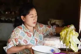 吃不完的蔬菜拿来做泡菜是农村人保存食物的习惯，一坛泡菜，泡的是四季风土，藏的是万家故事。#泡菜 #辣白菜 #乡村守护人