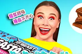 巧克力球vs彩虹泡泡糖果挑战！女孩们有趣的美食挑战 #搞笑外国人视频封面