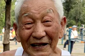 93岁大爷是健身达人，吃饭不讲究，但长寿秘诀有一套 #长寿老人视频封面