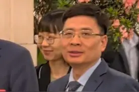 “雷军身后的男人”要出道了？海尔老总周云杰称自己不想当网红，领带上还印着冰箱洗衣机 #周云杰 #雷军  #海尔老总回应走红视频封面
