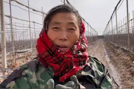 烟台果农大姨一口流利英语火出圈，57岁坚持每天读书#秀我中国视频封面