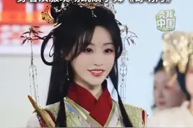 11月24日，2024洛阳国风盛典在洛阳应天门遗址博物馆北广场举办，演员祝绪丹身着汉服亮相，现场跳扇子舞《寄明月》，灵动飘逸又仙气十足#国风盛典 #祝绪丹 #寄明月 #秀我中国视频封面