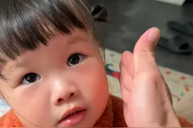 当我假装打女儿看看女儿的反应😂😂😂 #宝爸带娃 #看一遍笑一遍  #人类幼崽  #露兮粑粑 #小小露兮视频封面