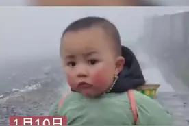 妈妈蒸了包子让儿子送给姑姑，最终四个包子被儿子吃掉三个视频封面