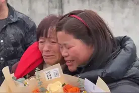 18岁女孩外出打工被拐，33年后在女儿帮助下终于找到家！团圆时刻与家人相拥而泣#团圆 #寻亲视频封面