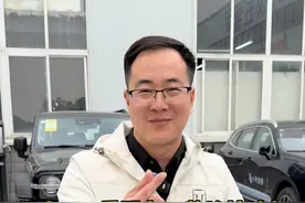 25款坦克300车型配备的遥控泊车功能，你觉得方便实用吗？ #坦克300 #25款坦克300续写霸榜传奇 #25款坦克300真的来了 #25款坦克300怎么样