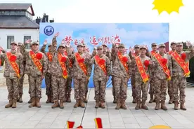 海军，我们来啦！春季入伍新兵进军营。 #春季入伍#新兵#新兵连#当兵就是那么帅#当兵光荣青春无悔 (王远方 马志鹏 吴若禹 张先栋 徐凤祥 付福禄 孙海|编辑:张力元 张佳欣|编审:赵阳)视频封面