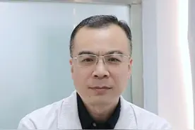 痛心！30多岁就尿毒症，原因竟是天天饮料当水喝。#抖出健康知识宝藏  #硬核健康科普行动 #尿毒症 #肥胖 #胃肠健康视频封面