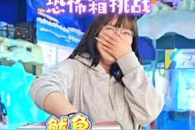 一个恐怖箱让海洋馆发出尖锐爆鸣？#恐怖箱 #海洋馆 #搞笑视频封面