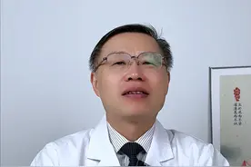 嗓子痛喉咙痛喝冰水能缓解疼痛吗？ #硬核健康科普行动        #健康传播为人民    #dou来涨健康知识     #医学科普   #中医调理 嗓子喉咙痛怎么办？喝冰水能缓解疼痛吗？视频封面