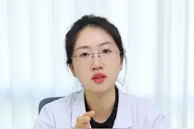 这可不是普通的手部干燥，手指粗糙有裂口，一碰水更疼，这可能是#角化型湿疹，一条视频教你怎么处理。#干燥粗糙#裂口#硬核健康科普行动视频封面