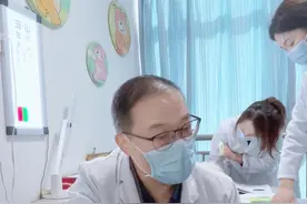 小学一年级就近视25度，学校放学晚没时间户外怎么办？#近视防控 #医学科普 #眼科 #育儿 #广州视频封面