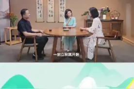 如何用玉竹缓解皮肤干燥？ 当秋风起来的时候，皮肤干燥会有脱屑、炎症等情况，容易出现红斑、脱屑、瘙痒等症状，这个时候适合用玉竹。视频封面