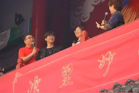 热舞来开场，激情抛绣球，河北媒婆晨露现场说媒，女孩大胆寻爱不气馁！#石家庄  #相亲  #河北媒婆晨露视频封面