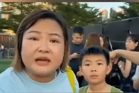 “国际热气球节”9月4日在香港中环海滨活动空间举行，主办方一直未能取得香港特区政府的气球载客许可，但早前宣传时仍提到可以乘坐，这引起了大批购票者的不满。其中一名女子维权式吐槽格外吸睛，全程逻辑清晰，无一句脏字。#香港 #香港中环 #热气球 #吐槽 #香港旅游