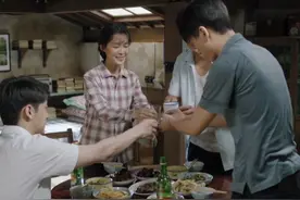 #电视剧人生之路   那些为彼此愤怒过、争执过、哭过、笑过的回忆，都在这次举杯里，尽数湮灭。#高家村五人齐聚上海   #陈晓   #李沁   #张嘉倪   #王天辰   #唐曾视频封面