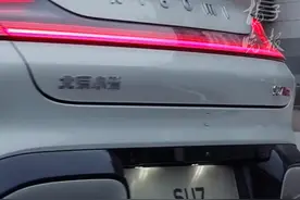 小米SU7高速碰撞爆燃致3名女大学生身亡！家属：出于信任才购买小米SU7视频封面