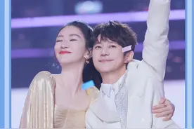 谢娜生孩子，何炅推掉工作去陪产 #抖音野生娱评人视频封面