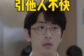 #湖南卫视仁心俱乐部  #仁心俱乐部   秦文彬/白客 遇到刘梓懿/辛芷蕾 告诉她占用的病房腾出来了，可以让患者转过去，但却得知患者已出院，激情开麦神外病房管理不行，后来事情反转秦文彬连忙改口，刘医生反怼“什么话都让你说了！”。视频封面