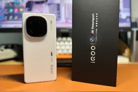 IQOO 12开箱！ 近几年来产品力最强的一代iqoo视频封面