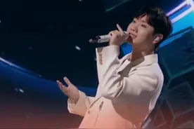 #历年山东春晚精彩回顾    2022山东春晚，汪苏泷现场演唱《一笑倾城》，是谁的青春DNA动了？  #2025山东春晚蓄势待发中  #山东春晚  #2025山东春晚视频封面