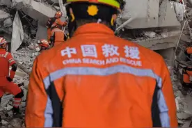 3月28日，缅甸发生7.9级强震，地震像一把巨刀切入地球，造成（截至4月1日）2700多人遇难，4500余人受伤。4月1日，缅甸全国拉响警报，为遇难者默哀。强震发生后，中国救援力量第一时间抵达灾区，陆续救出8名幸存者。时间在流逝，生命在消失。黄金救援72小时已过，但中国救援力量仍在奋战，让我们一起期待生命奇迹的发生。视频封面
