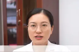 湿气重肚子大，不到5块钱祛湿汤 陈皮5克、黄芪10克、茯苓15克、山楂3克一起煮水15分钟代茶饮，可以健脾益气、燥湿化痰。#湿气  #肚子圆滚滚 #祛湿 #中医 #硬核健康科普行动视频封面