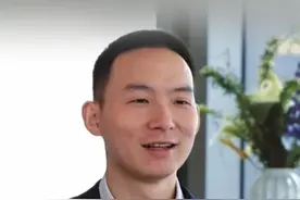 谢浩男：深圳好吃的真多 城市发展得很好 #谢浩男对深圳的美食赞不绝口 3月21日，直新闻独家专访被拐24年谢浩男。在北方长大的@谢浩男与父亲谢岳（@寻子谢浩男深圳）相认后，和家人几乎玩遍了深圳，对深圳的美食赞不绝口，他说深圳的城市建设很好，希望中国其他地区也能像深圳一样繁荣。#谢浩男 #谢岳视频封面