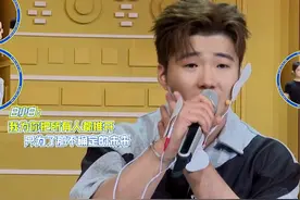 白小白边戴理疗仪边演唱 《从前说》#奇妙练歌房