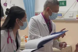 孩子看电视后，自言自语重复电视内容的原因，家长应该怎么做 #科普 #自闭症 #关爱儿童 #自闭症儿童 #自闭症家庭干预视频封面