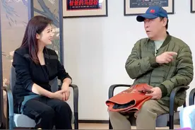 颠勺掌柜秒变新潮老头儿，一件新戏服引发的“家庭破裂“。#倪大红 #郝云 #史可  #春妮的周末时光#台前幕后视频封面