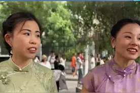 直击2025年高考第一天！妈妈和小姨身穿旗袍为考生送祝福：祝福孩子指定成功，一路绿灯！#媒体精选计划#青春的答案 #2025高考视频封面