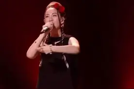 者来女用电子+传民族的大胆融合，让《花儿为什么这样红》和《燕子》碰撞出全新的音乐宇宙 #者来女《花儿为什么这样红》《燕子》  #歌手2025