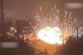 夜空中炸出巨大蘑菇云！俄军弹药库再次遭到乌军无人机袭击，俄方称一夜之间击落上百架乌军无人机#俄乌冲突 #无人机 #俄军弹药库视频封面
