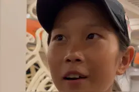 9月27日，山东济南。冠军的天赋！崔宸曦自称对滑板一见钟情：“有轮的东西都特别感兴趣”   #最小亚运冠军回济南 #山东dou知道 #亚运会视频封面